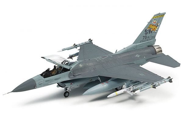 Tamiya F-16 CJ Fighting Falcon - Block 50 avec équipement complet 72 échelle 60788