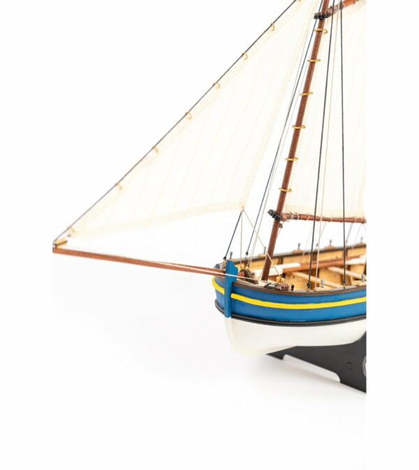 Artesania Latina HMS Endeavours Longboat 1/50 Scale 19005