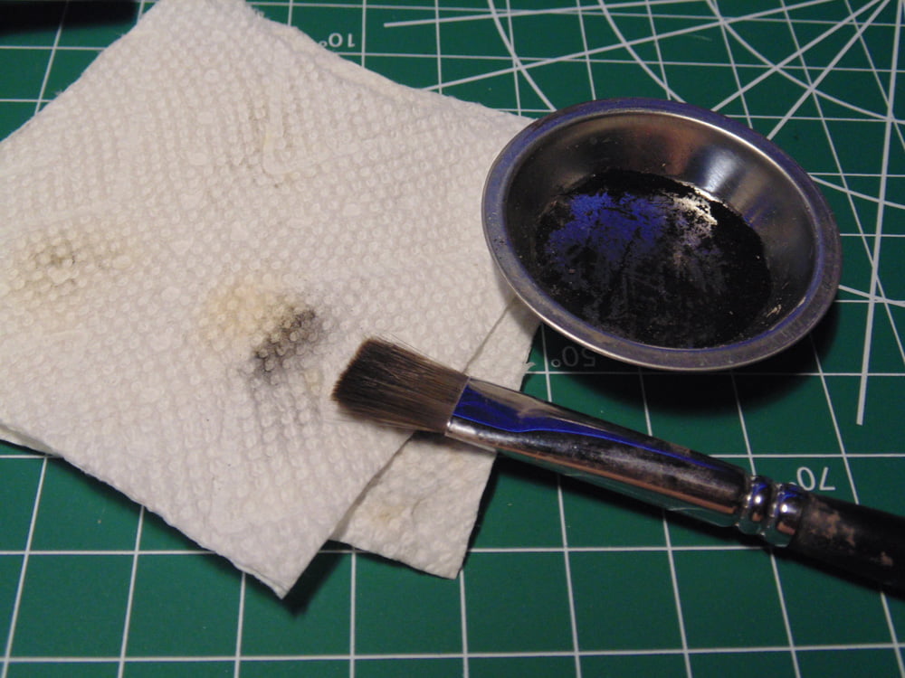 Abteilung 502 brush on paper towel next to cup