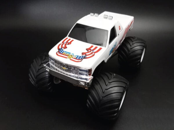 AMT USA-1 Monster Truck Chevy Silverado 1/32 Scale 1351