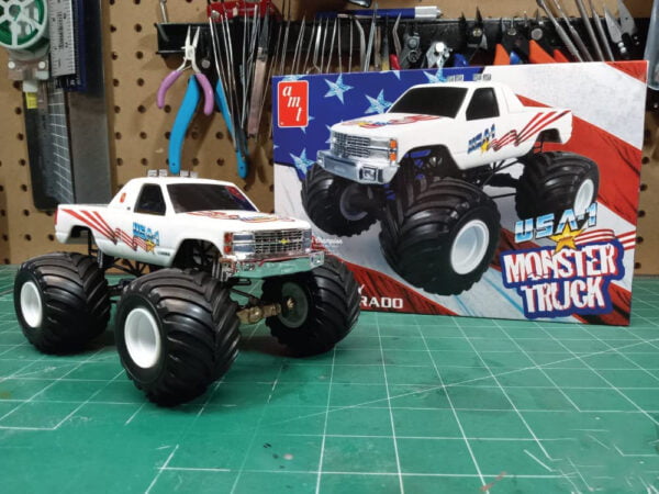 AMT USA-1 Monster Truck Chevy Silverado 1/32 Scale 1351