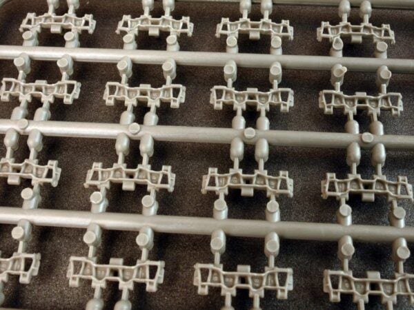 Miniart T-54/T-55/T-62 OMSh Individual Track Links Set Late Type 1/35 Scale 37048