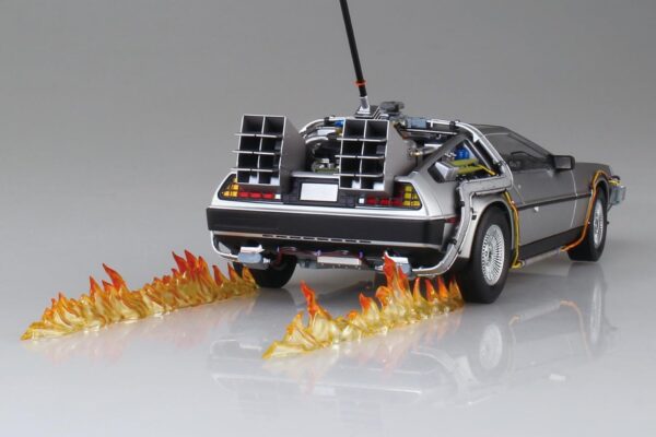 Aoshima DeLorean Time Machine from Back To The Future Part I 1/24 Scale 06436