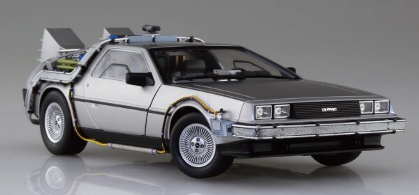 Aoshima DeLorean Time Machine from Back To The Future Part I 1/24 Scale 06436