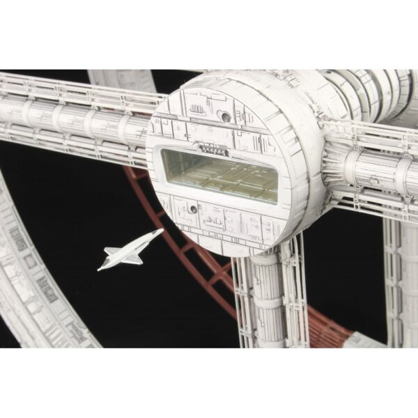 Moebius Models 2001 Space Station V Orbital Platform 1/2600 Scale 2001-6