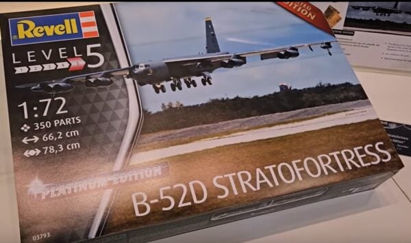 Revell B-52D Stratofortress Platinum Edition 1/72 Scale 03793